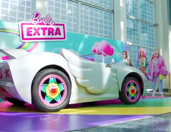 Mattel mostra carro da Barbie em tamanho real no salão do automóvel de  Los Angeles • B9