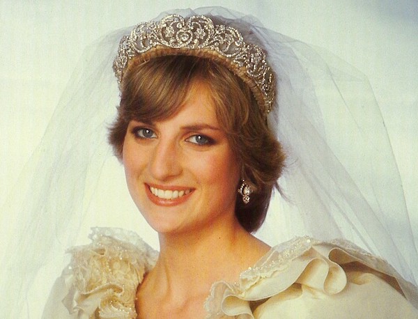 Frosting On Princess Diana’s 40-Year-Old Wedding Cake Sells For $2,500 ...