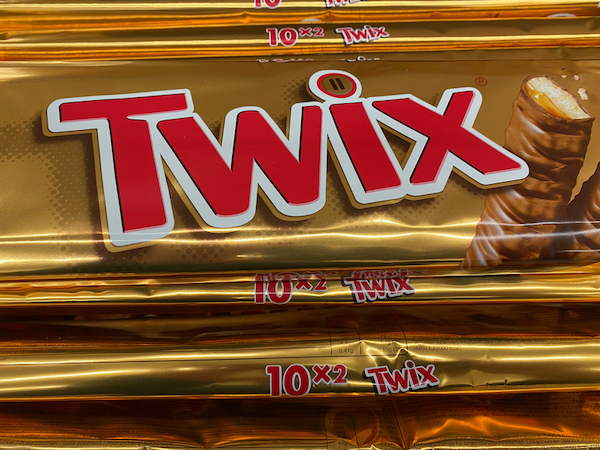 Twix Logo Hides A Delicious Little Secret Beyond The Chocolate -  DesignTAXI.com