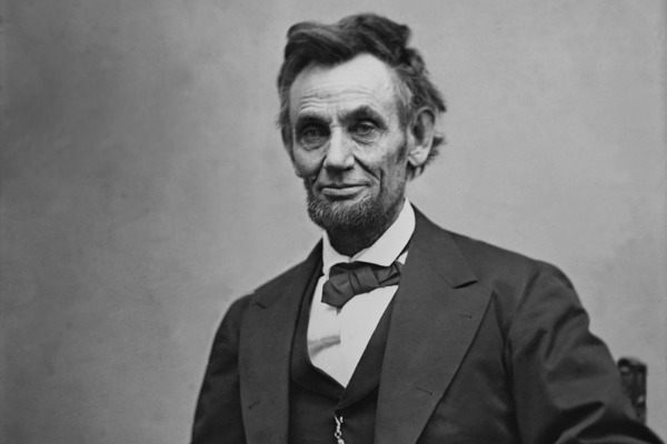 https://editorial.designtaxi.com/editorial-images/news-abrahamlincoln140920/abrahamlincoln.jpg