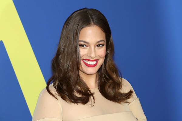 Ashley Graham Gets Real About Motherhood By Pumping Breast Milk I