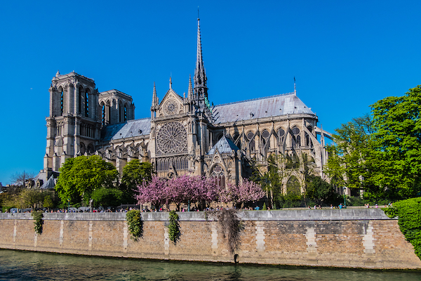 See The Notre Dame Get Rebuilt From The Tragic Fire In 360-degree Vr 