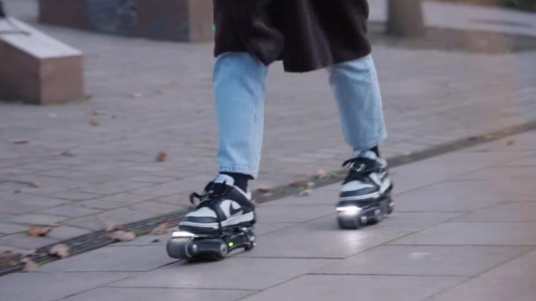 Offbeat Roller Skates Scoot You Around The Pavement On Tiny Conveyor