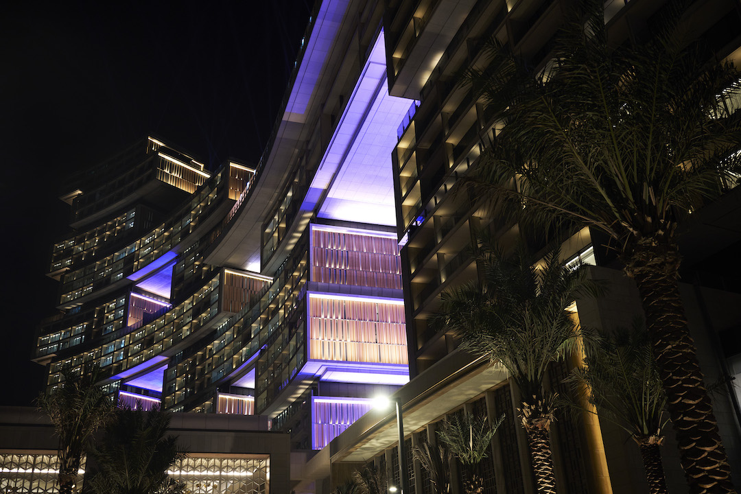 New ‘Atlantis The Royal’ Is Geometric Sight With Blocks Stacked Atop ...