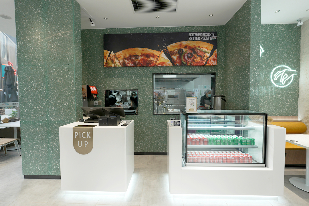 Papa Johns Unveils New Store Design To Add Toasty Warmth To Global   Interior C 1674716568 