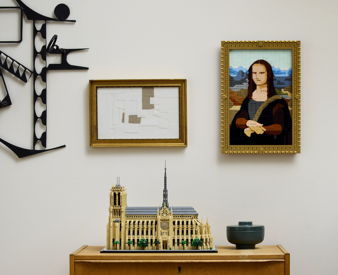 LEGO-Mona-Lisa-Notre-Dame-Paris-Sets-1-1