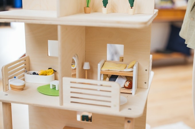 Little-Earth-Toys-Dollhouse-Bookshelf-1-