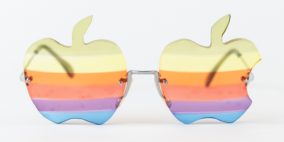 Steve-Wozniak-Rainbow-Apple-Glasses-2-17